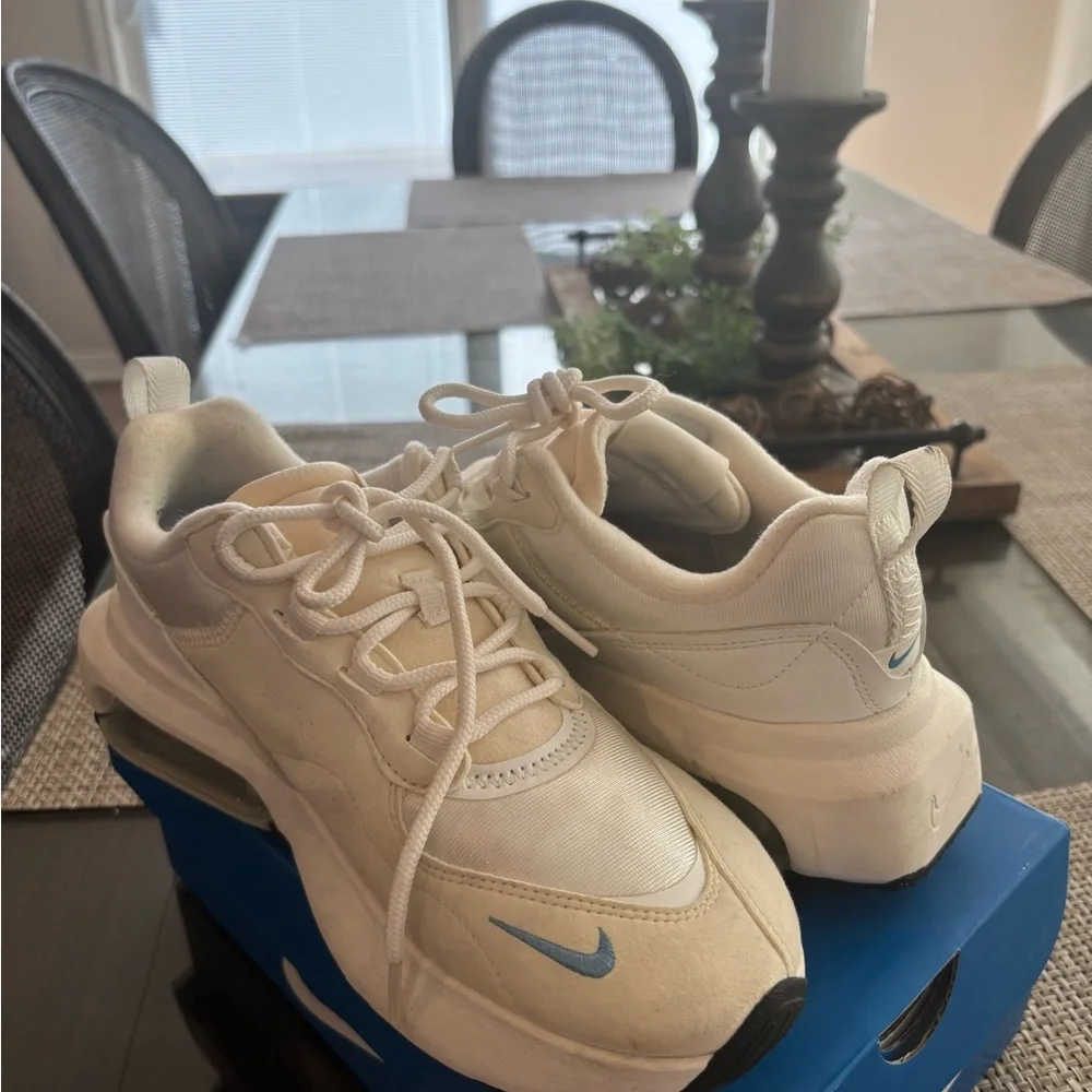 Nike White and Blue Sneakers - Picture 4 of 6